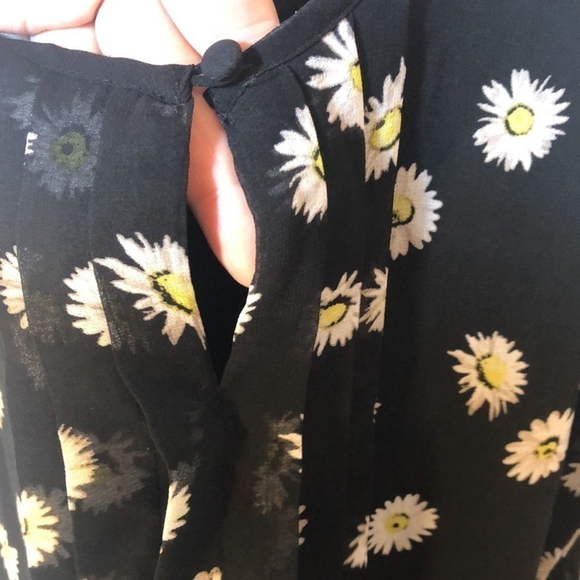 Reitmans Black Sunflower Blouse Medium - Picture 5 of 7
